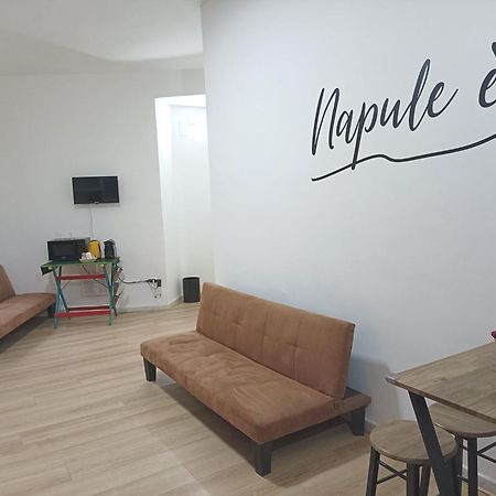 Apartamento A Casa Di Ilaria Nápoles Exterior foto